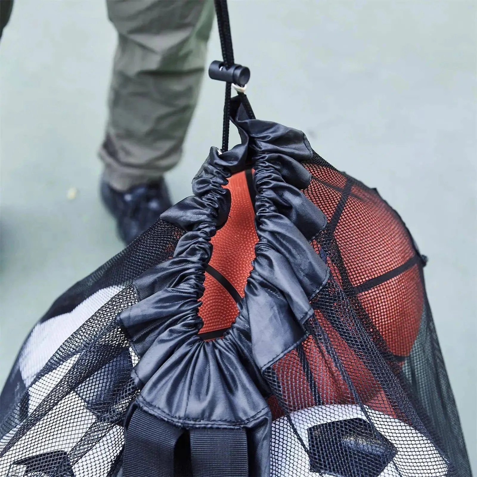 Large Capacity Soccer Bags For Coaches Footbal Basketball Drawstring Design Mesh Bag with a Zippered Front Pocket