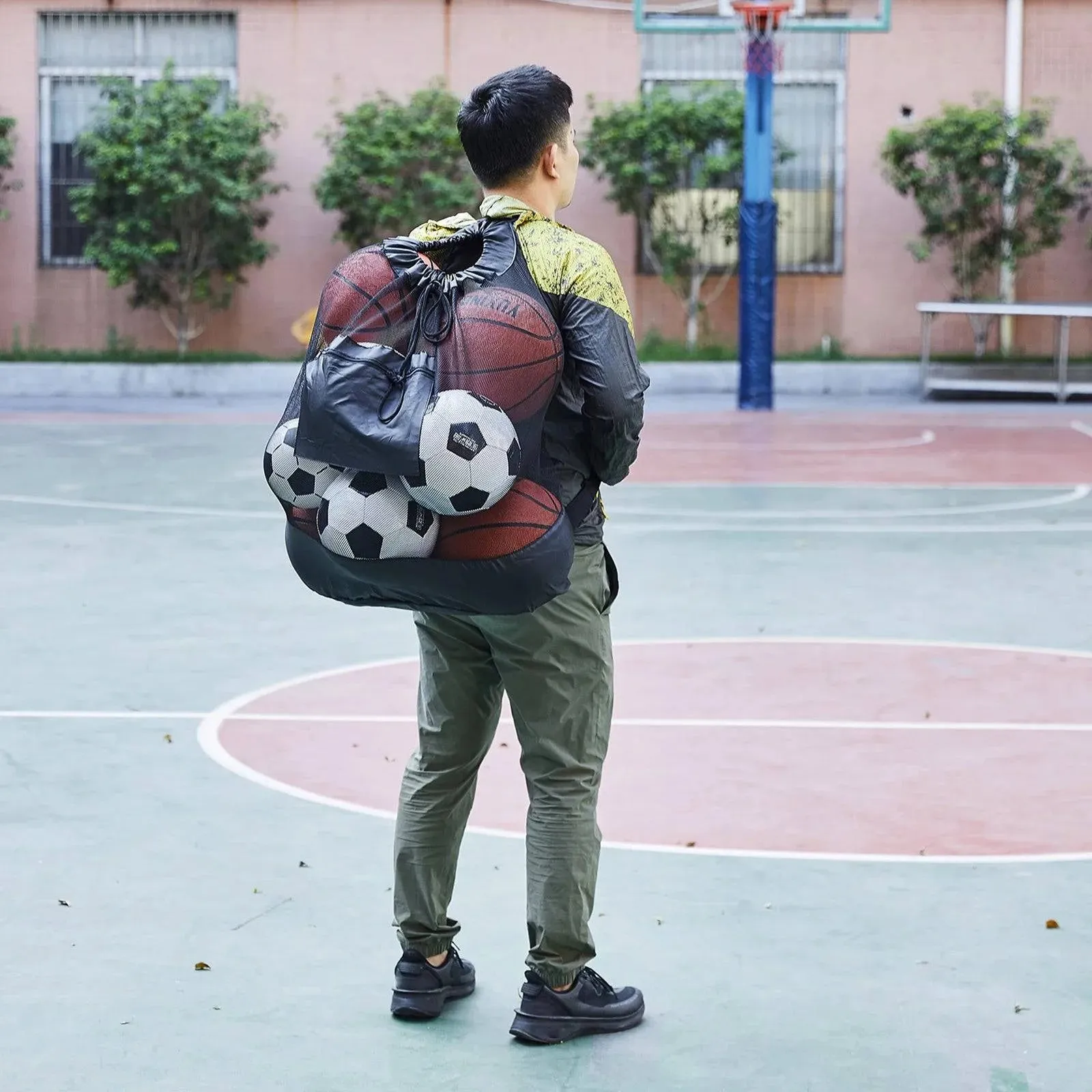 Large Capacity Soccer Bags For Coaches Footbal Basketball Drawstring Design Mesh Bag with a Zippered Front Pocket